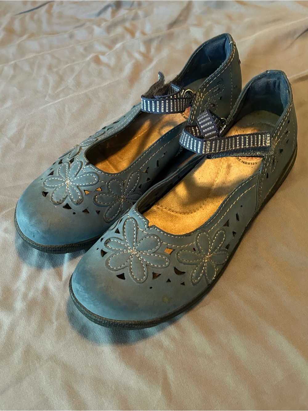 Earth Spirit Casual Mary Jane Flats Women Size 8 Floral Cutout Boho Whimsical